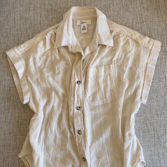 🪞 light chambray short sleeve button up blouse - Picture 6 of 8